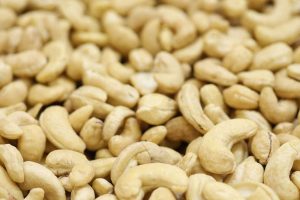 Raw cashews